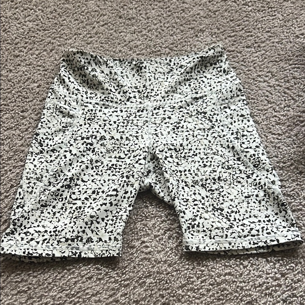 Old Navy Women's Black and White Bike Shorts